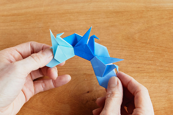 クリスマスリース＆お正月飾りに！ 簡単「折り紙リース」の作り方