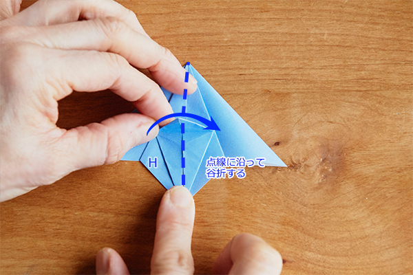 クリスマスリース＆お正月飾りに！ 簡単「折り紙リース」の作り方