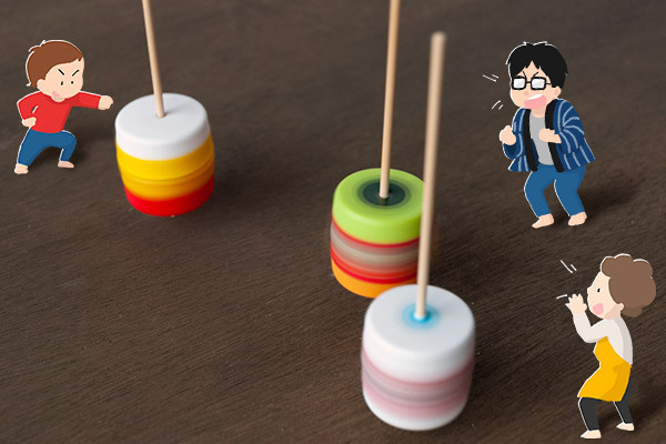 ペットボトルキャップがコマに変身！　白熱バトル「超簡単コマの作り方・遊び方」【昔ながらが”今”楽しい！レトロアートレシピ Vol.20】