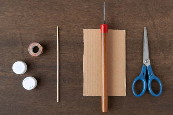 ペットボトルキャップがコマに変身！　白熱バトル「超簡単コマの作り方・遊び方」【昔ながらが”今”楽しい！レトロアートレシピ Vol.20】