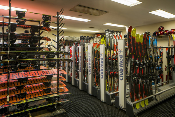 子どものスキーデビューは何歳から？ 必要な持ち物&おすすめスポット3選