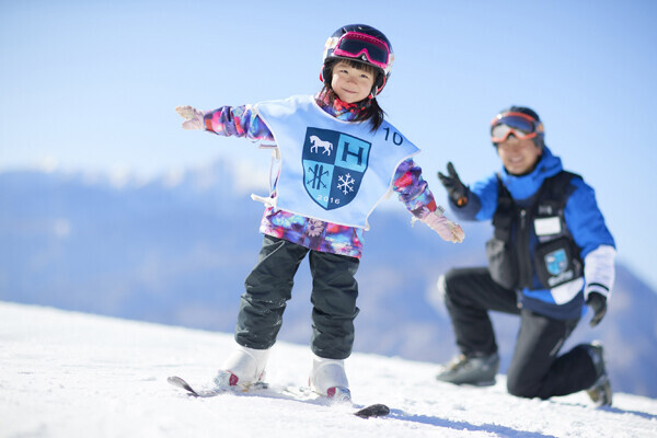 子どものスキーデビューは何歳から？ 必要な持ち物&amp;おすすめスポット3選