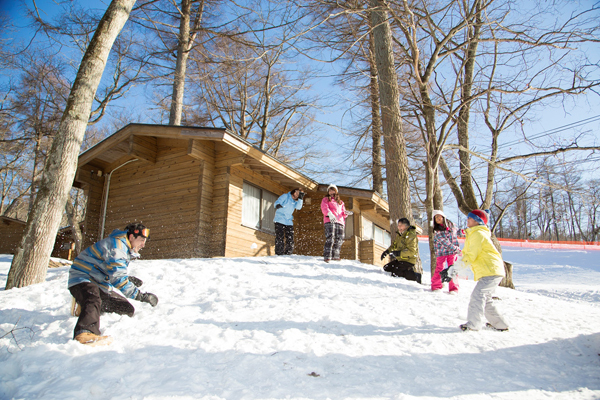 子どものスキーデビューは何歳から？ 必要な持ち物&おすすめスポット3選