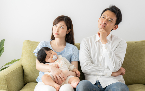 学資保険×口座貯金、子どもの積立どうしてる？ 親の切実な懐事情【パパママの本音調査】  Vol.316