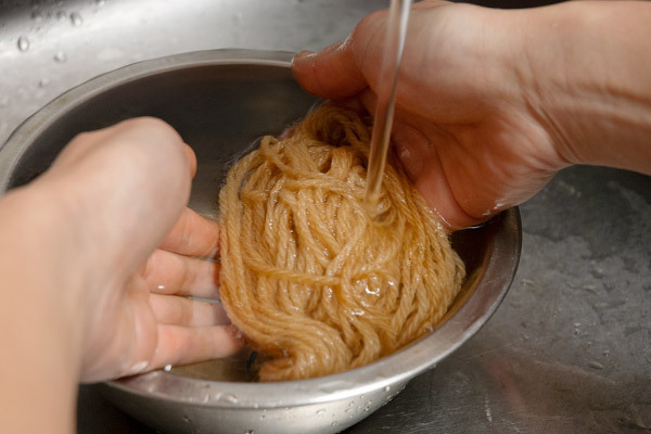 コーヒーで染める毛糸だま作り【昔ながらが”今”楽しい！レトロアートレシピ Vol.21】