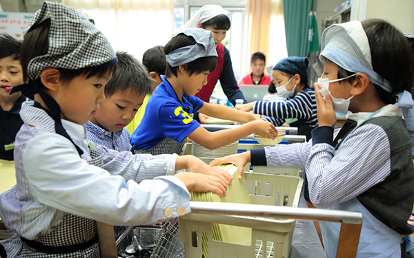 子どもの学ぶ機会を奪ってるのは親!?「トイレ行っていい？」がNGのワケ【AI時代を生き抜く「自信が持てる子」の育て方 第3回】