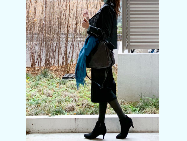 【ユニクロ】媚びない甘さ！「黒」が効いている、大人の春色スタイル【ユニクロ大人コーデ～アメブロ30代ファッション1位 Hanaさん ～ Vol.43】