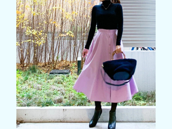 【ユニクロ】媚びない甘さ！「黒」が効いている、大人の春色スタイル【ユニクロ大人コーデ～アメブロ30代ファッション1位 Hanaさん ～ Vol.43】