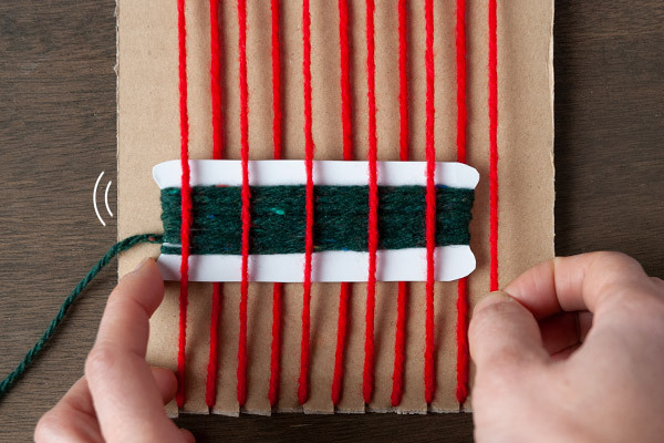 初めての編み物　子どもと作る毛糸コースター【昔ながらが”今”楽しい！レトロアートレシピ Vol.22】