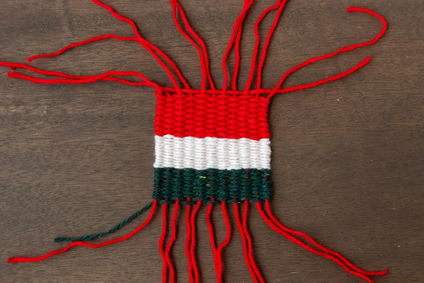 初めての編み物　子どもと作る毛糸コースター【昔ながらが”今”楽しい！レトロアートレシピ Vol.22】