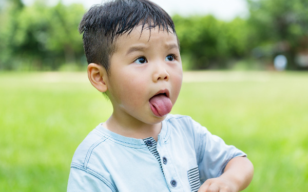 「子どもの寝相はどうして悪い？」子どもの眠りは疑問だらけ【榊原先生、教えて！　子どもの体の不思議 第3回】
