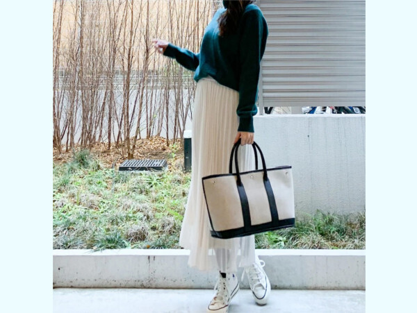 「ユニクロ」揺れスカートがこの時季使える！ 先取り春コーデ【ユニクロ大人コーデ～アメブロ30代ファッション1位 Hanaさん ～ Vol.44】