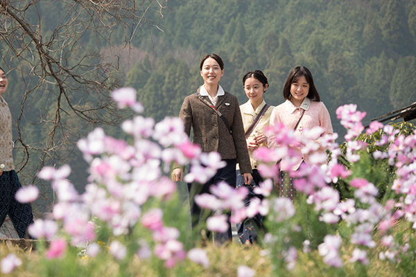 戦時中、保母が挑んだ「疎開保育園」。今、子どもを守るため何ができるのか