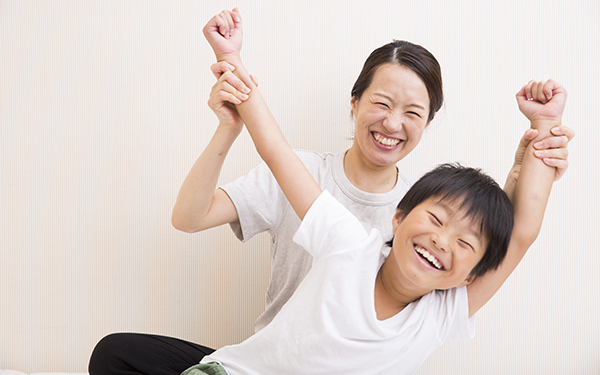 立ちはだかる「小1の壁」。 夏休み、働き方の対応に追われる親たちの本音【パパママの本音調査】  Vol.321