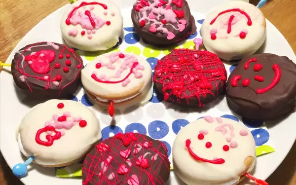 ママンとアリッサ特製！ 可愛いペロペロキャンディー型チョコの作り方を大公開【パパン奮闘記 ～娘が嫁にいくまでは～ 第31話】