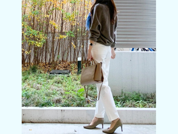 ユニクロ「脚長パンツ」で美シルエット！ カジュアルオフィスコーデ【ユニクロ大人コーデ～アメブロ30代ファッション1位 Hanaさん ～ Vol.45】