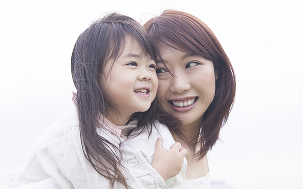 「友だち親子」賛否が真っ二つ！ “仲良し”と“親”の一線を引くべき？【パパママの本音調査】  Vol.323