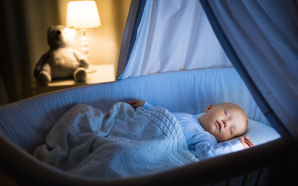 赤ちゃんの夜型化が進行中！　夜更かし赤ちゃん・早起き赤ちゃんへの対応【赤ちゃんにもママにも優しい安眠ガイド 第4話】