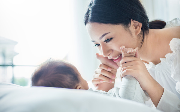 赤ちゃんの夜型化が進行中！　夜更かし赤ちゃん・早起き赤ちゃんへの対応【赤ちゃんにもママにも優しい安眠ガイド 第4話】