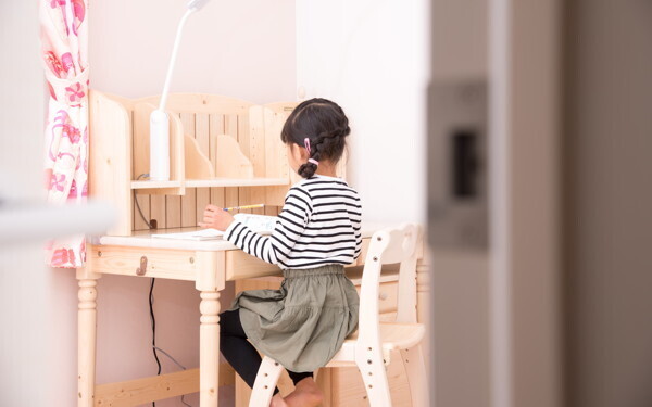 「いつもひとり…」うちの子、大丈夫？　心配なひとり遊び、問題ないひとり遊び