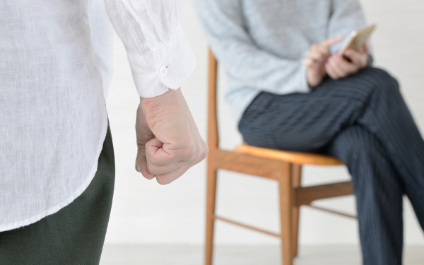 謝らない夫「ごめん！」のひと言がなぜ出てこない？　2つの理由、2つの対処法