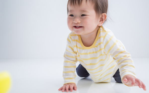 ハイハイ「いつから？　しない、遅いはどうして？」手足の発育が心配【榊原先生、教えて！　子どもの体の不思議 第5回】