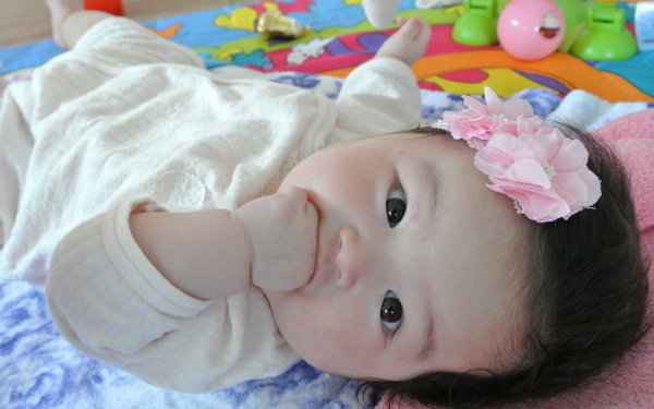 ハイハイ「いつから？　しない、遅いはどうして？」手足の発育が心配【榊原先生、教えて！　子どもの体の不思議 第5回】