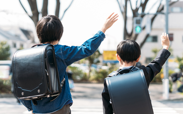 子どもの登下校、見守り活動に黄信号!? 「登下校時における安全確保」実態【パパママの本音調査】  Vol.329