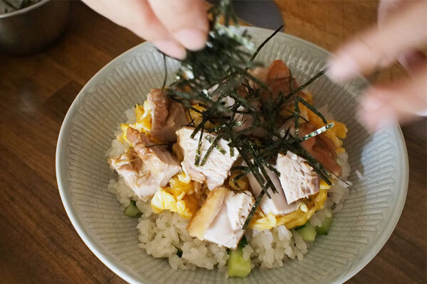 子ども好みの甘辛味で食が進む！ パパッと完成「鶏照ちらし丼」【1品で大満足！ こどもどんぶり Vol.2】