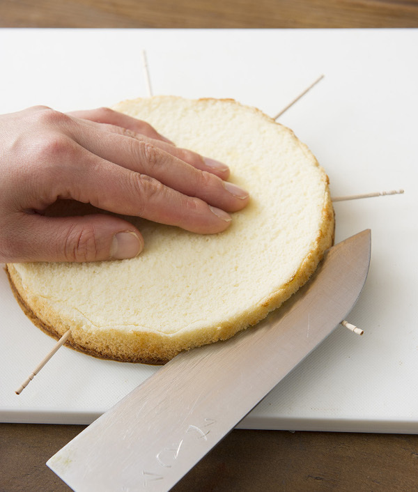 みきママ話題のお菓子本からとっておきレシピをご紹介！  GWに子どもと一緒に作りたい「かぶとのアイスケーキ」