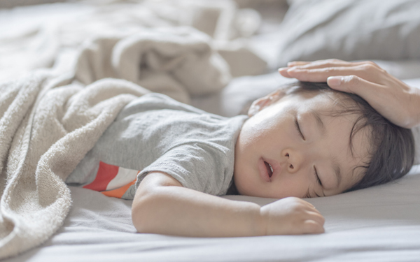 寝かしつけ、息抜き…ママがオーディオブックにハマるワケ。メリットと注意点は