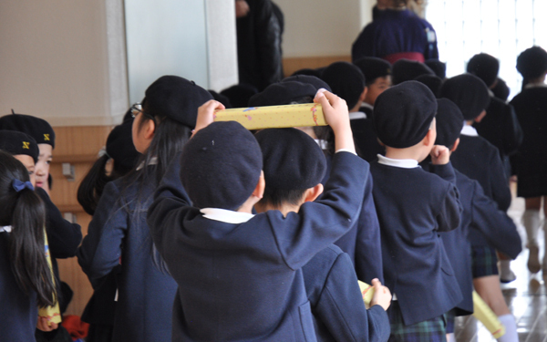 入学式に旅行、場違いファッション…「親がやってしまった」大失敗を調査