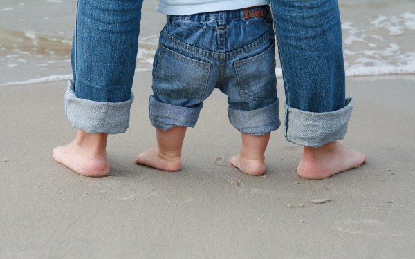 「妊娠・出産で足が大きくなった？」間違いだらけの靴選び【いつから？　どうやって？　疑問だらけの子どもの足育 第3回】