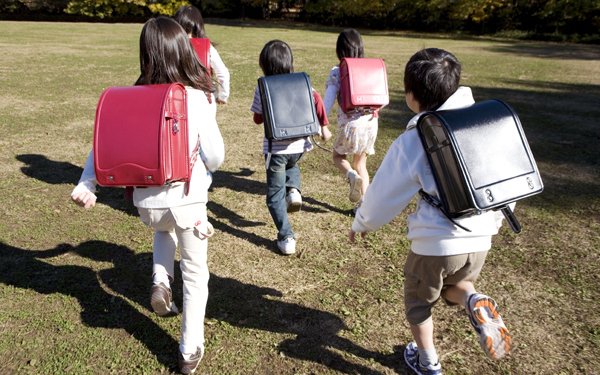 “不審者の見分け方を教えない”親たちの戸惑い「子どもの安全対策」実態【パパママの本音調査】  Vol.333