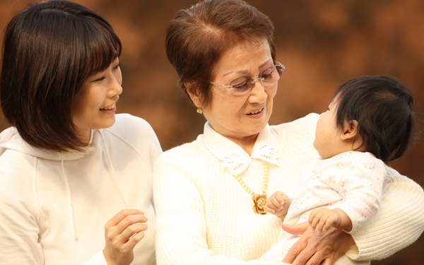 祖父母の口出しがストレス！ 6割が悩む「親と祖父母の育児価値観」の実態【パパママの本音調査】  Vol.334