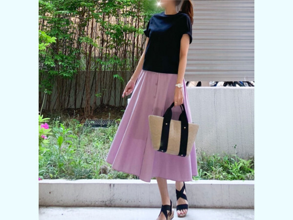 足元選びに迷わないスカートコーデ3選　サンダルにもスニーカーにも！【ユニクロ大人コーデ～アメブロ30代ファッション1位 Hanaさん ～ Vol.52】