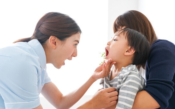 「虫歯になるのはどうして？」子どもの虫歯、口臭、よだれの不思議【榊原先生、教えて！　子どもの体の不思議 第6回】