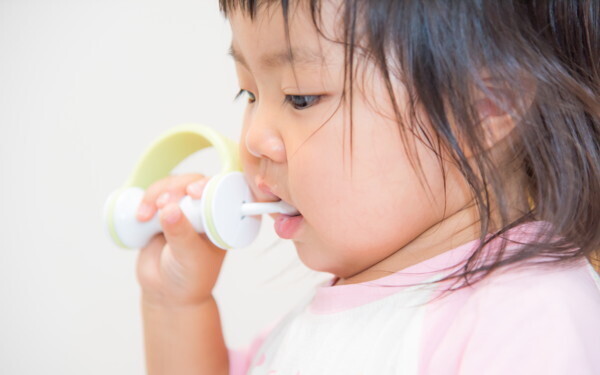 「虫歯になるのはどうして？」子どもの虫歯、口臭、よだれの不思議【榊原先生、教えて！　子どもの体の不思議 第6回】