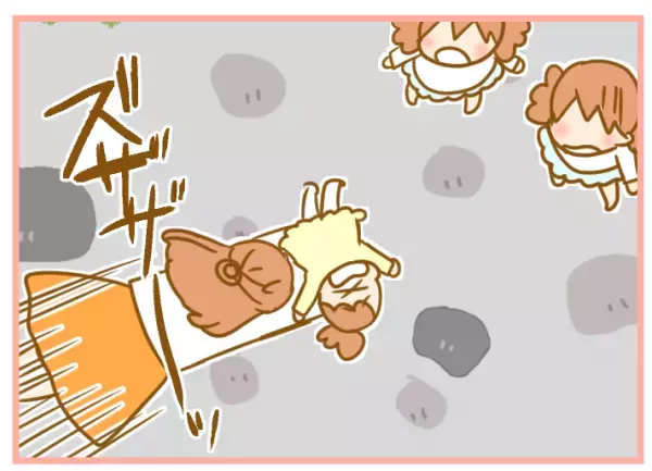 2歳児を抱っこしたまま転倒！「娘だけは守る」決死の母にまさかのダメ出し【ふたごむすめっこ×すえむすめっこ 第34話】