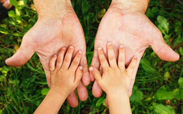 子どものきき手「いつ、なぜ、どうやって決まる？」【どうして9割が右ききとなったのか？　きき手の不思議 第1回】 