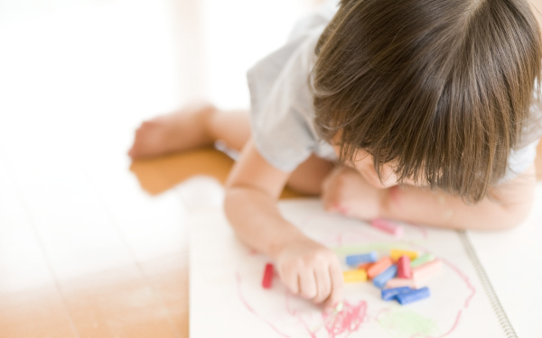 子どものきき手「いつ、なぜ、どうやって決まる？」【どうして9割が右ききとなったのか？　きき手の不思議 第1回】 