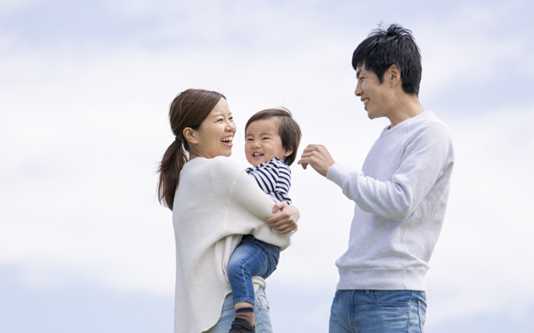 既婚者に聞いた「結婚相手に求めるもの」。1位“経済力”の裏に潜んだ思い【パパママの本音調査】  Vol.340