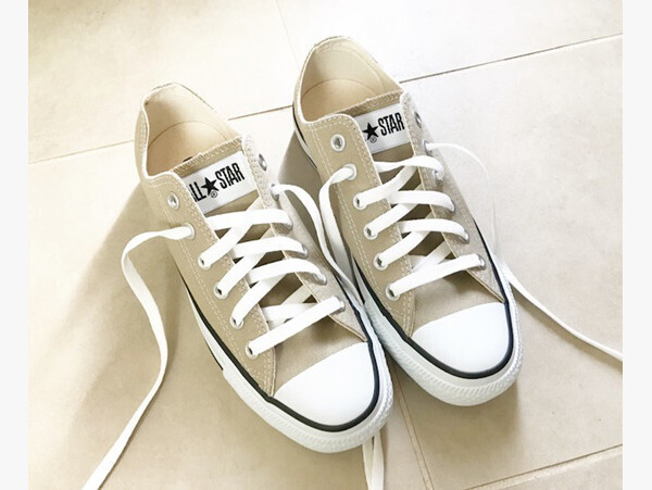 「コンバース」でつくる大人カジュアルコーデ　絶妙カラーが女性らしさを格上げ！【AYAのプチプラ格上げコーデ Vol.6】