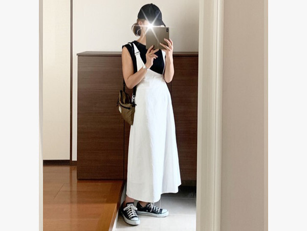 「コンバース」でつくる大人カジュアルコーデ　絶妙カラーが女性らしさを格上げ！【AYAのプチプラ格上げコーデ Vol.6】