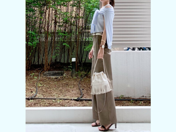 ユニクロ話題の神ボトムス！「カーブワイドパンツ」で大人の美脚コーデ【ユニクロ大人コーデ～アメブロ30代ファッション1位 Hanaさん ～ Vol.57】