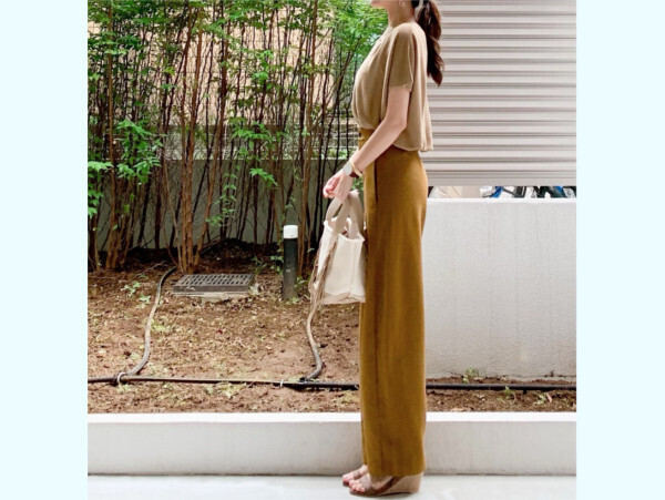 ユニクロ話題の神ボトムス！「カーブワイドパンツ」で大人の美脚コーデ【ユニクロ大人コーデ～アメブロ30代ファッション1位 Hanaさん ～ Vol.57】