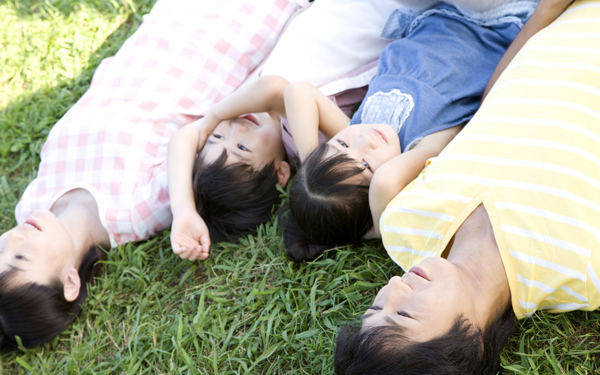 「自分のような生き方はしないで」6割を超える親たちの切実な願い【パパママの本音調査】  Vol.345