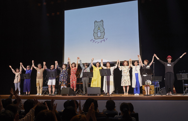 坂本美雨さんに聞く、動物たちにできることと「いぬねこなかまフェス」