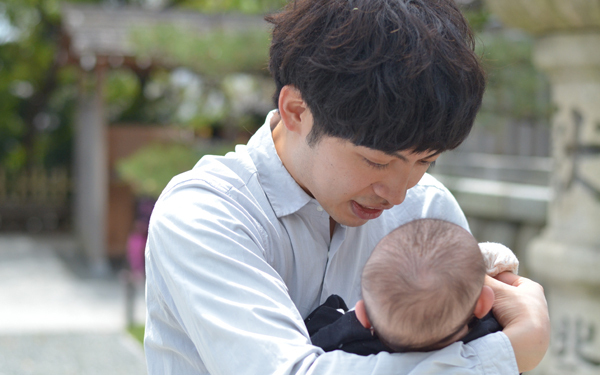 「男性の育休義務化」半数が戸惑い。夫がいても妻の負担が増えるだけの声も【パパママの本音調査】  Vol.348