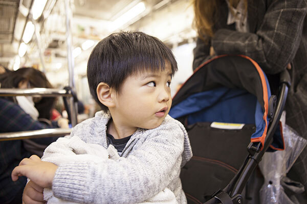 「うるさい、泣きやませろ！」通りすがりの暴言、どうする？　心が折れない対処法【イライラモヤモヤを持ち越さない「言い返す」技術 第2回】 